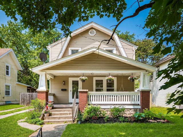 34 Columbus Ave, Delaware, OH 43015 - dutch colonial with a porch and a front yard