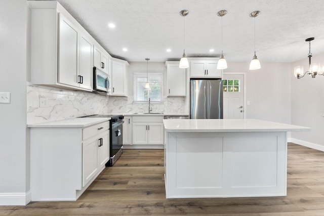 3998 Scioto Darby Creek Rd, Hilliard, OH 43026 - kitchen with stainless steel appliances, a sink, dark wood-style flooring, baseboards, and white cabinetry