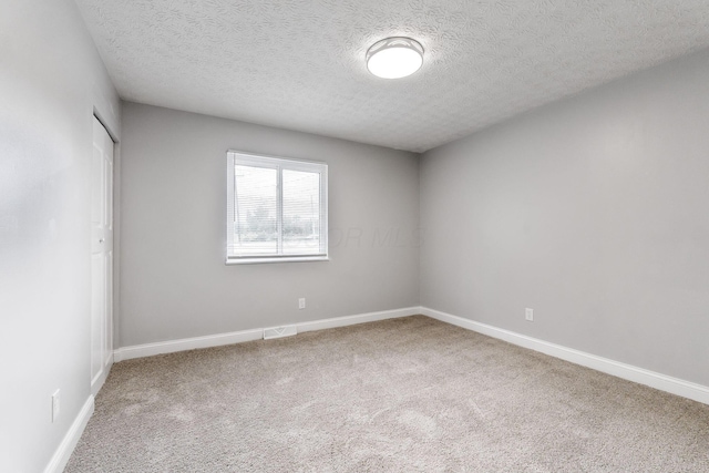 3998 Scioto Darby Creek Rd, Hilliard, OH 43026 - unfurnished bedroom with carpet flooring, a textured ceiling, baseboards, and a closet