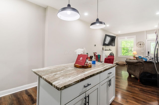 626-628 Wilson Ave, Columbus, OH 43205 - kitchen featuring open floor plan, dark wood-type flooring, decorative light fixtures, a kitchen island, and recessed lighting