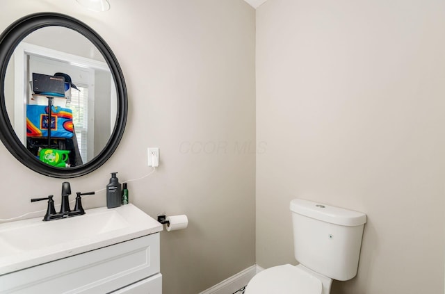 626-628 Wilson Ave, Columbus, OH 43205 - half bath with toilet, vanity, and baseboards
