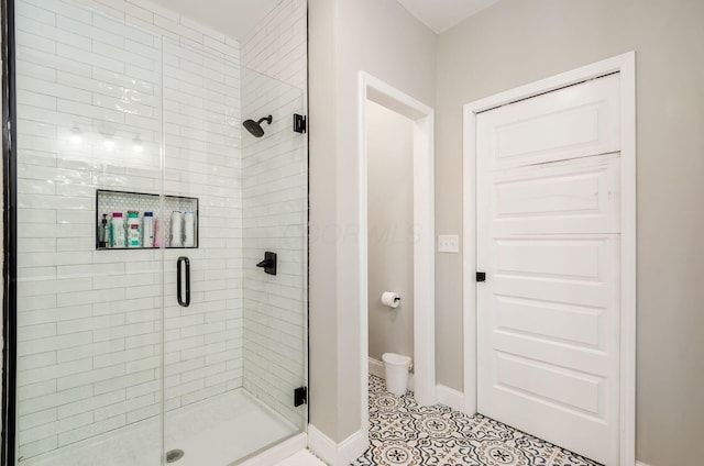 626-628 Wilson Ave, Columbus, OH 43205 - full bath with a shower stall, tile patterned floors, baseboards, and toilet