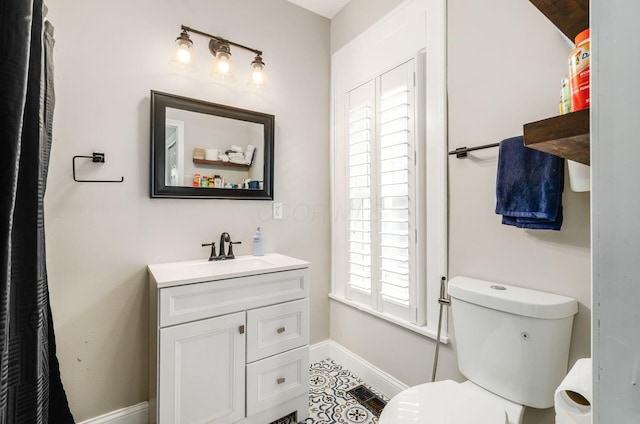 626-628 Wilson Ave, Columbus, OH 43205 - bathroom featuring toilet, baseboards, and vanity
