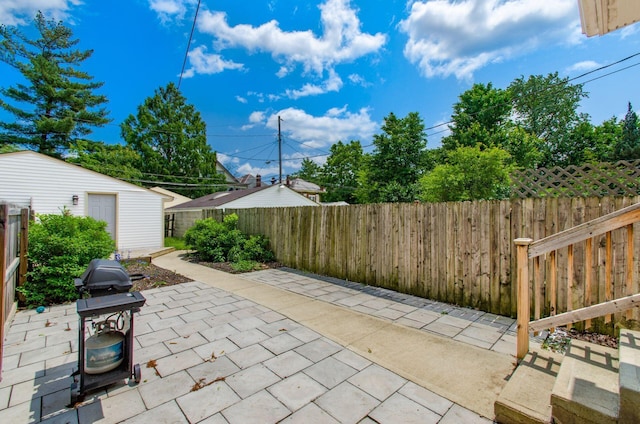626-628 Wilson Ave, Columbus, OH 43205 - fenced backyard with a patio area, area for grilling, and an outbuilding