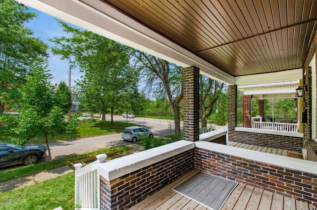 626-628 Wilson Ave, Columbus, OH 43205 - view of wooden deck