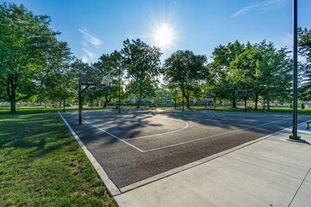 626-628 Wilson Ave, Columbus, OH 43205 - view of sport court featuring community basketball court