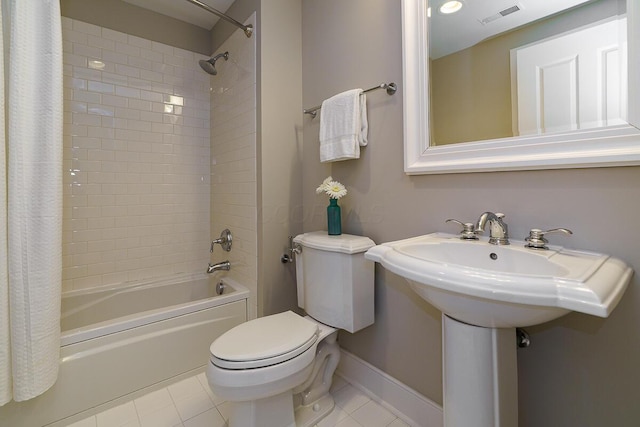 873 S Pearl St, Columbus, OH 43206 - full bathroom with tile patterned flooring, shower / bathtub combination with curtain, toilet, and baseboards