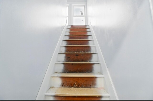 517 S Champion Ave, Columbus, OH 43205 - view of stairway