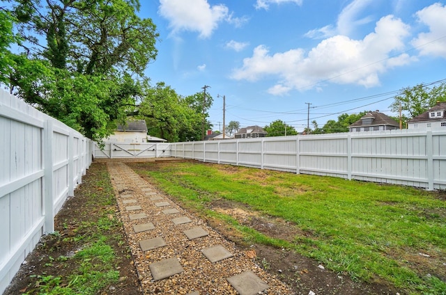 517 S Champion Ave, Columbus, OH 43205 - view of yard