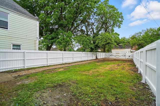 517 S Champion Ave, Columbus, OH 43205 - view of yard