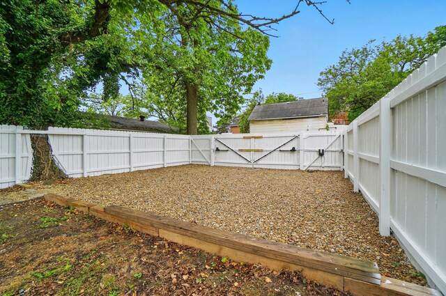 517 S Champion Ave, Columbus, OH 43205 - fenced backyard with a gate