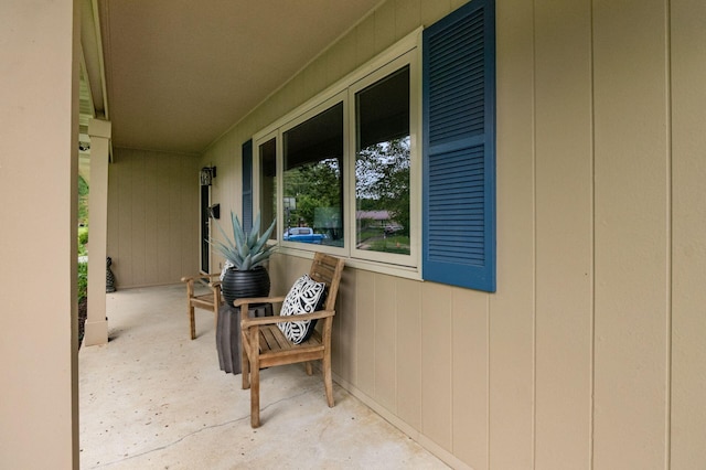 2105 Chardon Rd, Columbus, OH 43220 - view of patio / terrace