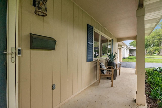 2105 Chardon Rd, Columbus, OH 43220 - view of porch