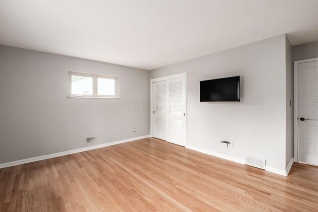 2105 Chardon Rd, Columbus, OH 43220 - unfurnished bedroom featuring light wood-style floors, baseboards, and a closet