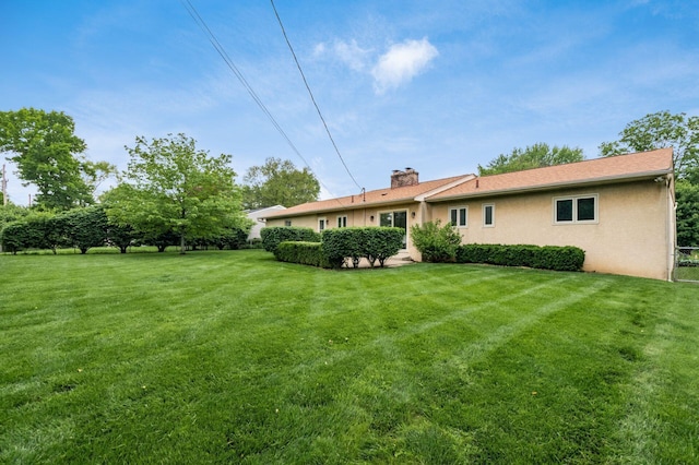 2105 Chardon Rd, Columbus, OH 43220 - view of grassy yard