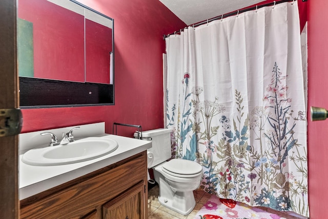 5722 Jousting Ln Unit B, Columbus, OH 43231 - full bath featuring vanity, toilet, tile patterned floors, and a shower with curtain