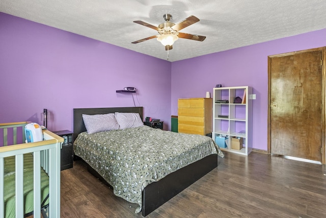 5722 Jousting Ln Unit B, Columbus, OH 43231 - bedroom featuring wood finished floors, a textured ceiling, ceiling fan, and baseboards