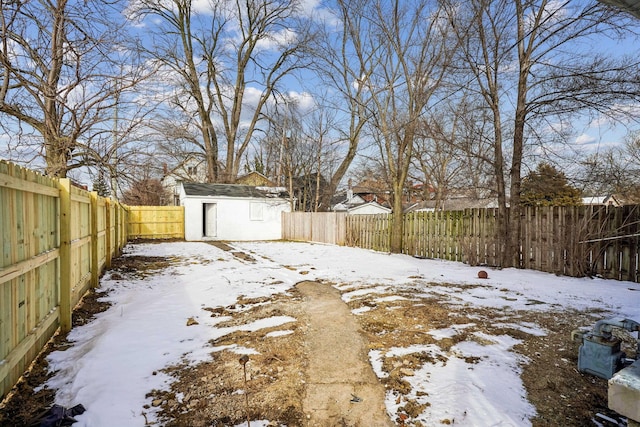 1598 Harvard Ave, Columbus, OH 43203 - snowy yard with a fenced backyard