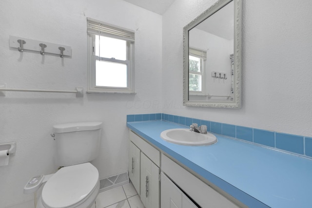883 Mcnaughten Rd, Columbus, OH 43213 - bathroom featuring vanity and toilet