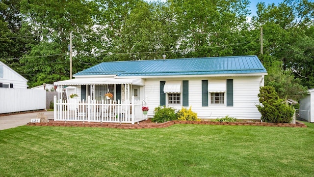 524 Ridgefield Rd, Newark, OH 43055 - view of front of property with metal roof and a standing seam roof