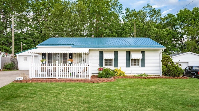 524 Ridgefield Rd, Newark, OH 43055 - single story home with a front lawn, metal roof, a porch, and a garage