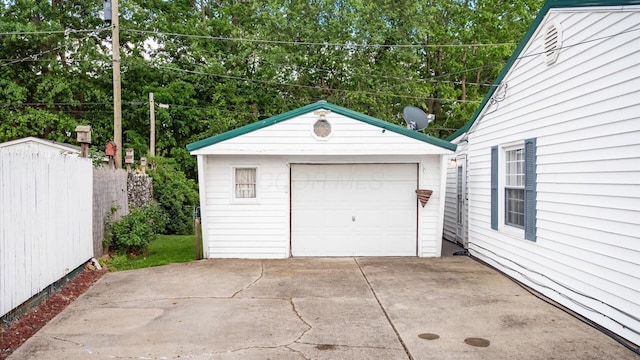524 Ridgefield Rd, Newark, OH 43055 - detached garage with driveway