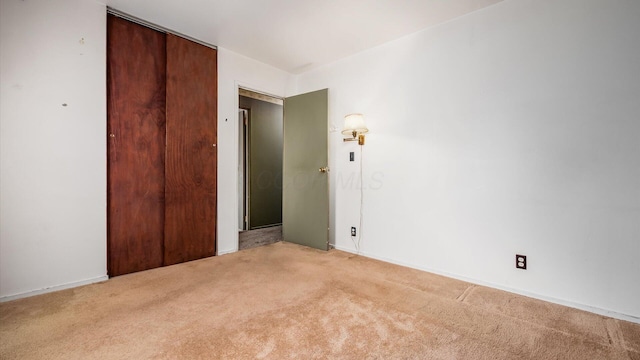 524 Ridgefield Rd, Newark, OH 43055 - unfurnished bedroom featuring light colored carpet, a closet, and baseboards