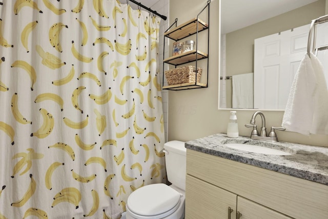 2538 Lexington Ave, Columbus, OH 43211 - full bathroom featuring toilet, vanity, and a shower with shower curtain