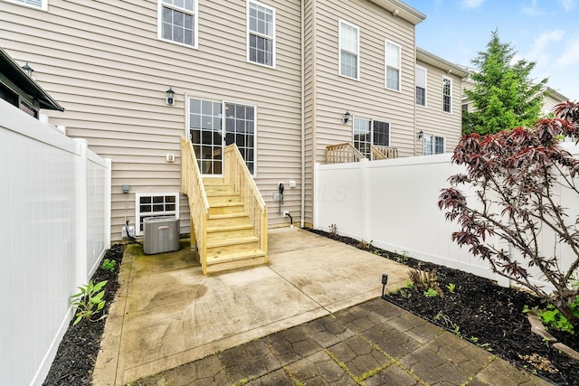 5290 Berthold Pass Dr, Dublin, OH 43016 - fenced backyard with entry steps and a patio area