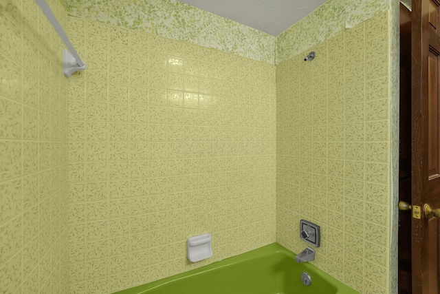 363 Carroll Eastern Rd NW, Baltimore, OH 43105 - bathroom view of shower / tub combination