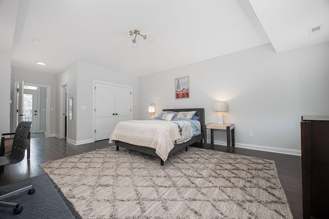 199 E 5th Ave, Columbus, OH 43201 - bedroom with dark wood finished floors, baseboards, and a closet