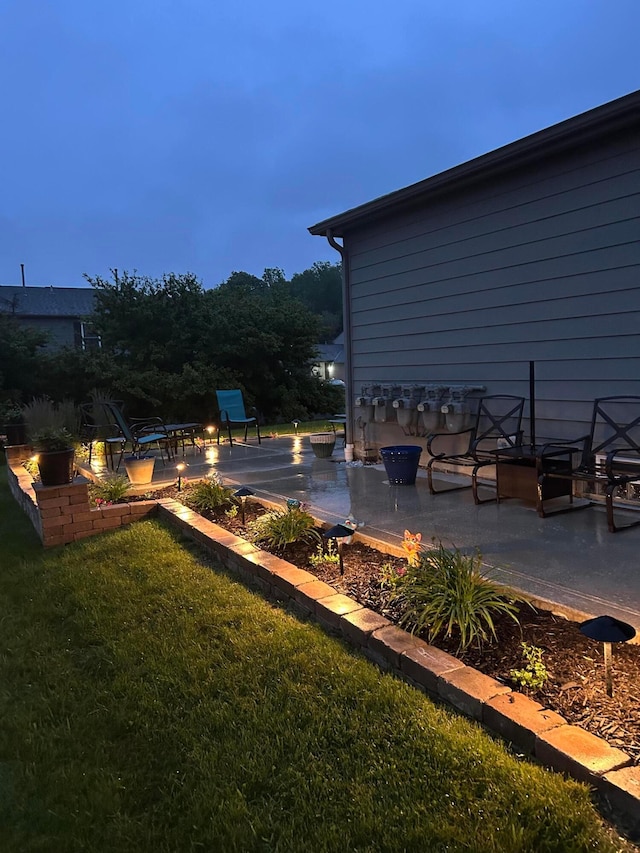 4057 Blendon Point Dr Unit 60A, Columbus, OH 43230 - view of green lawn featuring a patio area and a fire pit