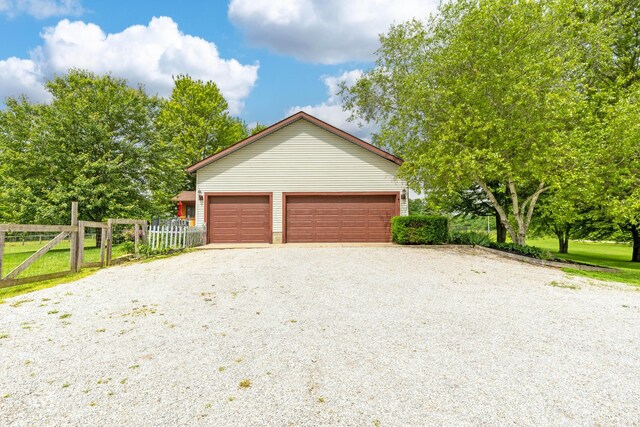 3753 Homer Rd NW, Utica, OH 43080 - detached garage featuring a gate