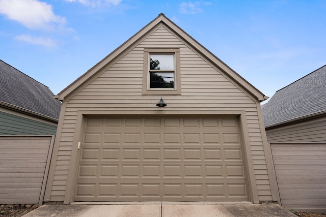 1054 Perry St, Columbus, OH 43201 - view of detached garage