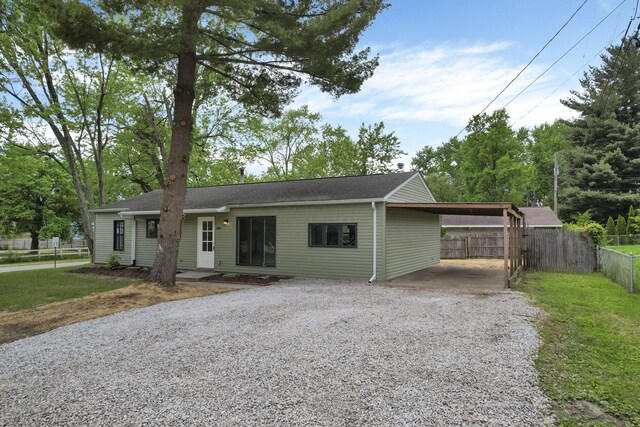 366 Orchard Ln, Sunbury, OH 43074 - ranch-style home featuring gravel driveway