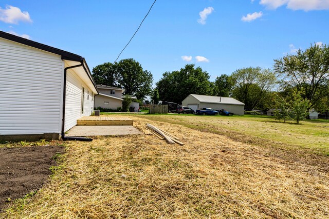 70 5th Ave SW, Etna, OH 43062 - view of grassy yard featuring a wooden deck