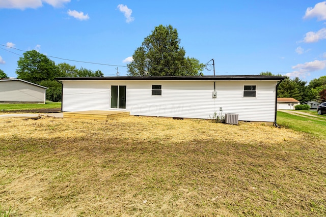 70 5th Ave SW, Etna, OH 43062 - rear view of house featuring a lawn and cooling unit