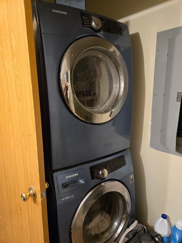 1539 Fuller Ct, Lancaster, OH 43130 - laundry room with estacked washer and dryer and electric panel