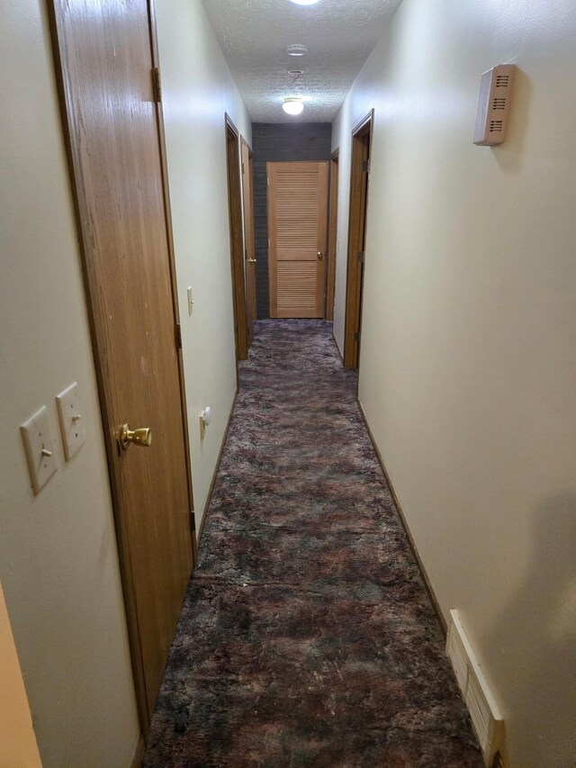 1539 Fuller Ct, Lancaster, OH 43130 - hallway featuring a textured ceiling