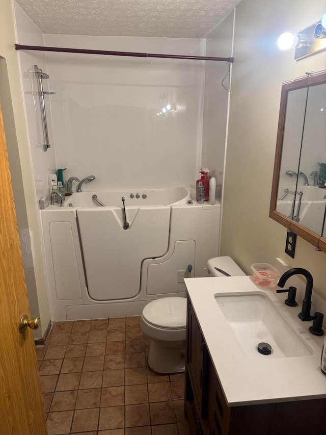 1539 Fuller Ct, Lancaster, OH 43130 - bathroom featuring a textured ceiling, toilet, vanity, and shower / bath combination