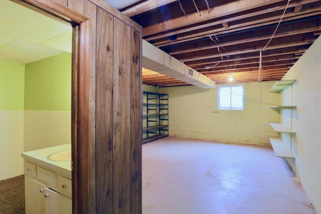1602 Pleasantview Dr, Lancaster, OH 43130 - below grade area featuring a sink