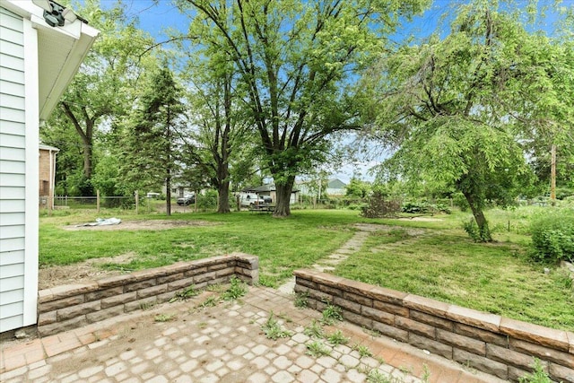 2828 Baughman Ave, Columbus, OH 43211 - view of yard with a patio