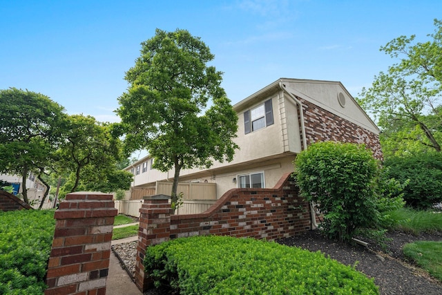 2560 Scioto View Ln, Columbus, OH 43221 - view of front of house with stucco siding and brick siding