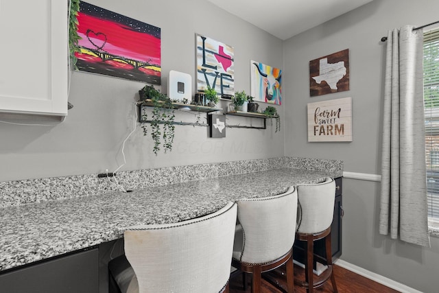 2560 Scioto View Ln, Columbus, OH 43221 - bar with baseboards and dark wood-style floors
