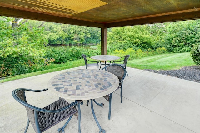 2560 Scioto View Ln, Columbus, OH 43221 - view of patio featuring outdoor dining space