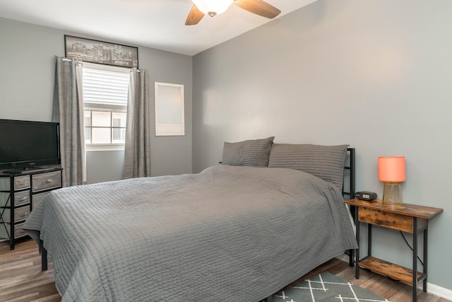 2560 Scioto View Ln, Columbus, OH 43221 - bedroom with wood finished floors, a ceiling fan, and baseboards