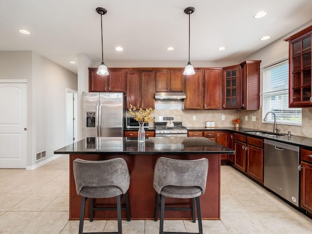 7915 Fargo Ln, Delaware, OH 43015 - kitchen with appliances with stainless steel finishes, under cabinet range hood, a sink, backsplash, and recessed lighting