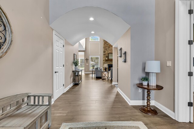 9568 Craigens Ct, Galena, OH 43021 - entrance foyer featuring wood finished floors, baseboards, arched walkways, lofted ceiling, and recessed lighting