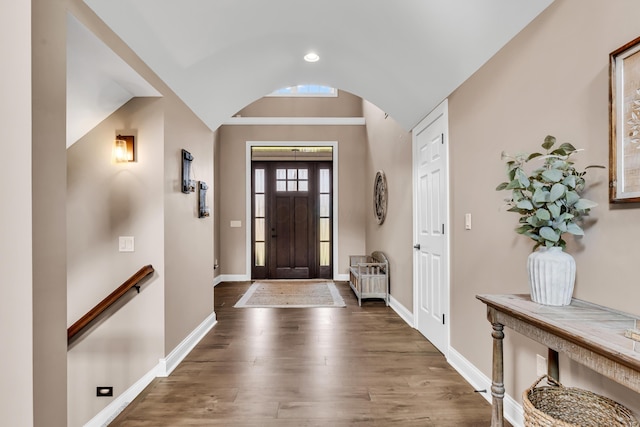 9568 Craigens Ct, Galena, OH 43021 - entrance foyer with vaulted ceiling, wood finished floors, baseboards, and arched walkways