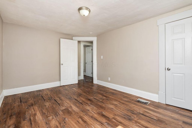 2165 Amherst Ave, Columbus, OH 43223 - unfurnished room with baseboards and dark wood-style floors